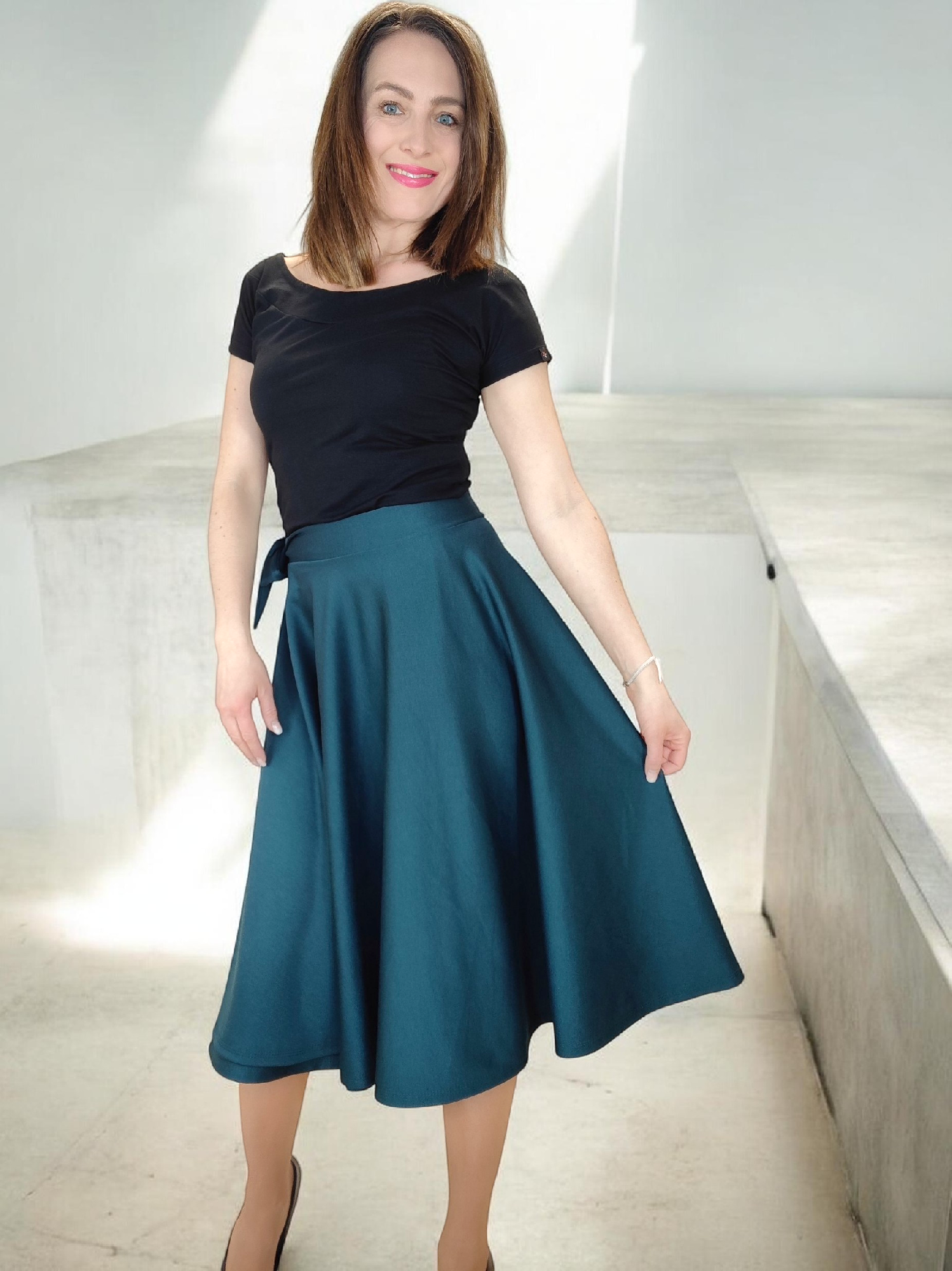 jak nosit midi sukni petrolejovou GRETA